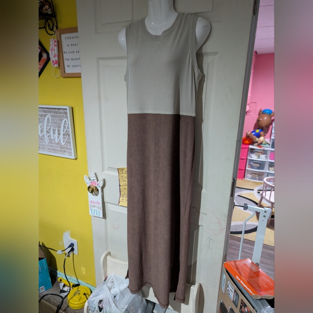 Carol Anderson Size MediumTwo-Tone Sleeveless Maxi Dress 14 Inch Slit Both Sides